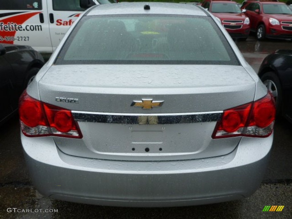 2014 Cruze LS - Silver Ice Metallic / Jet Black/Medium Titanium photo #7