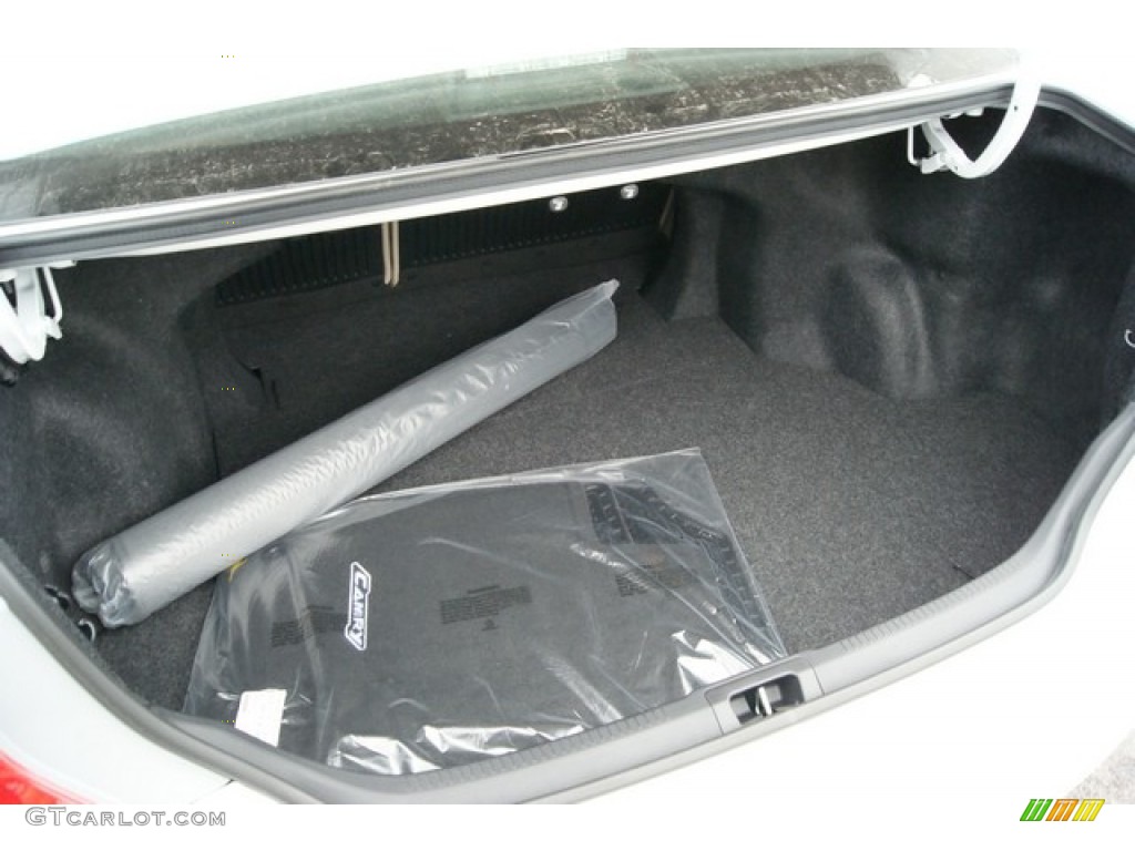2014 Camry LE - Super White / Ivory photo #8