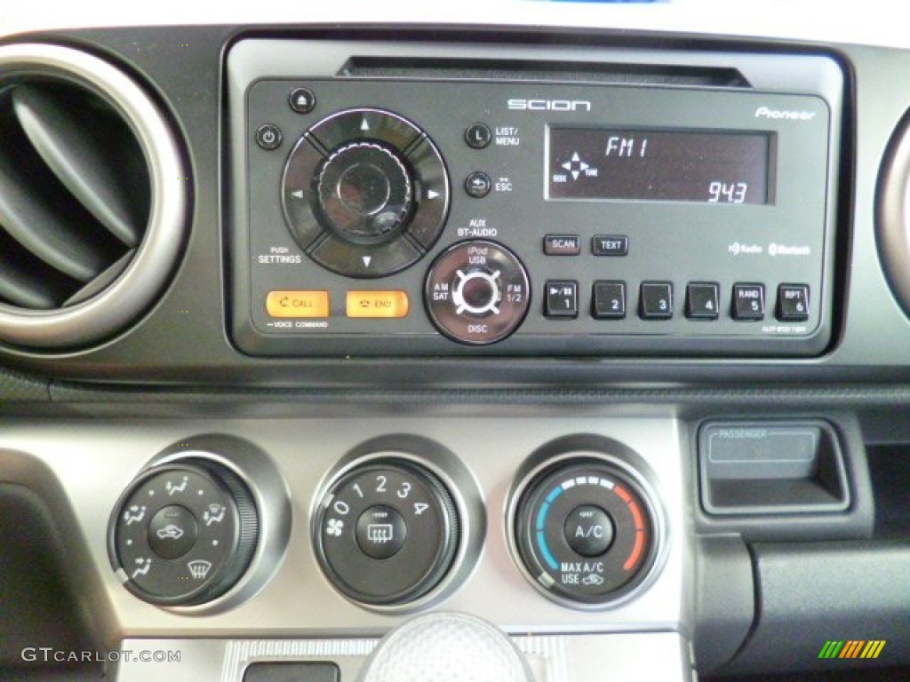 2012 xB  - Stingray Metallic / Dark Gray photo #19