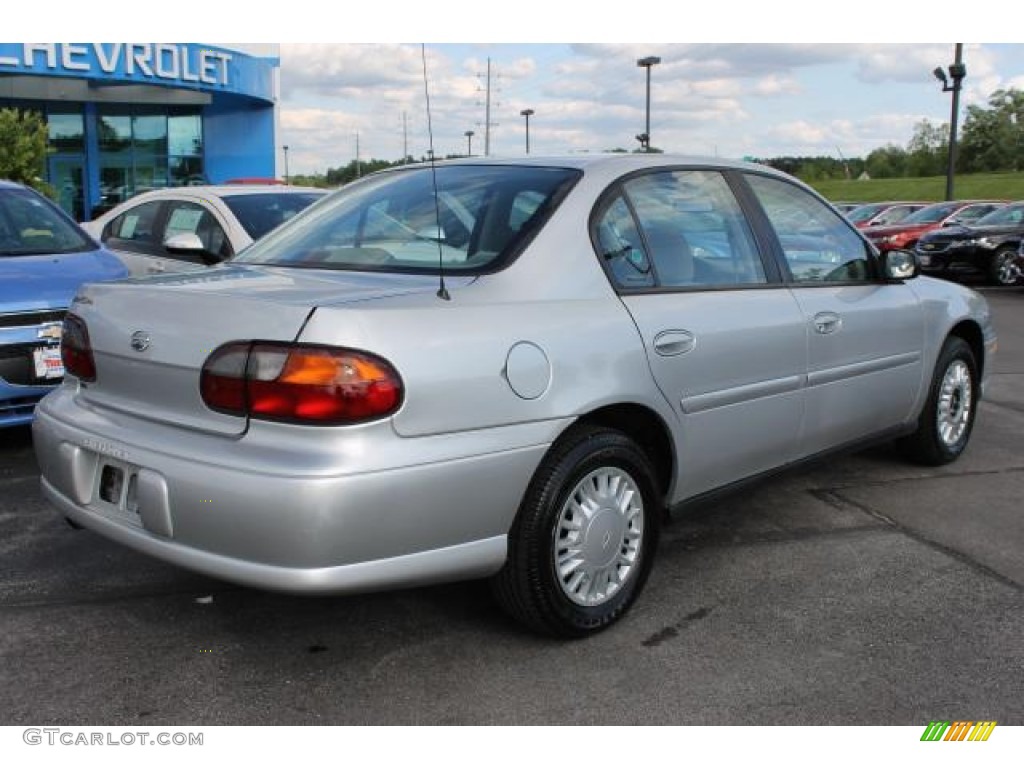 2002 Malibu Sedan - Galaxy Silver Metallic / Gray photo #3