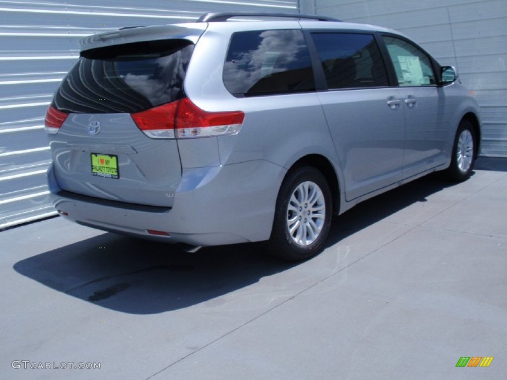 2014 Sienna XLE - Silver Sky Metallic / Light Gray photo #4