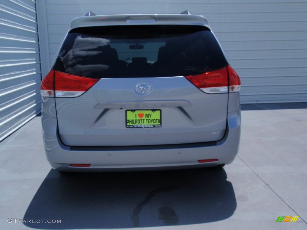 2014 Sienna XLE - Silver Sky Metallic / Light Gray photo #5