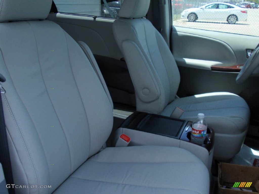 2014 Sienna XLE - Silver Sky Metallic / Light Gray photo #19