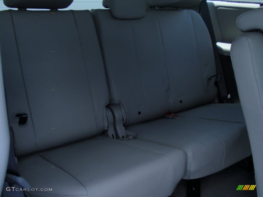 2014 Sienna XLE - Silver Sky Metallic / Light Gray photo #22