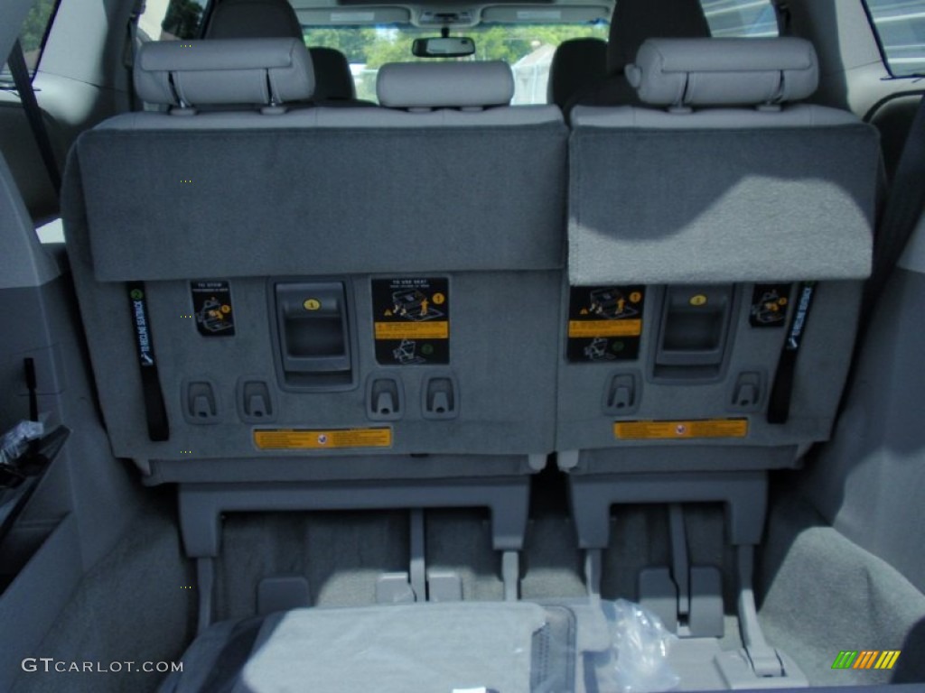 2014 Sienna XLE - Silver Sky Metallic / Light Gray photo #23