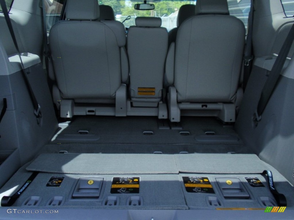 2014 Sienna XLE - Silver Sky Metallic / Light Gray photo #24