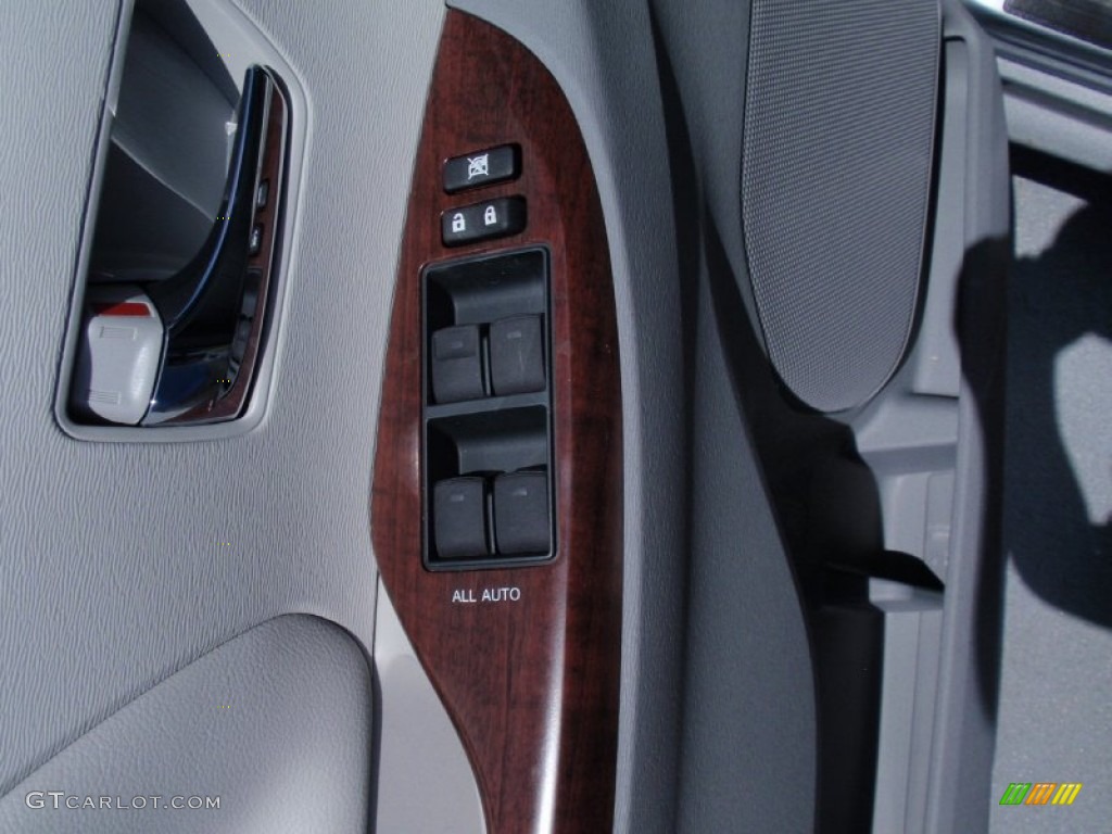 2014 Sienna XLE - Silver Sky Metallic / Light Gray photo #27