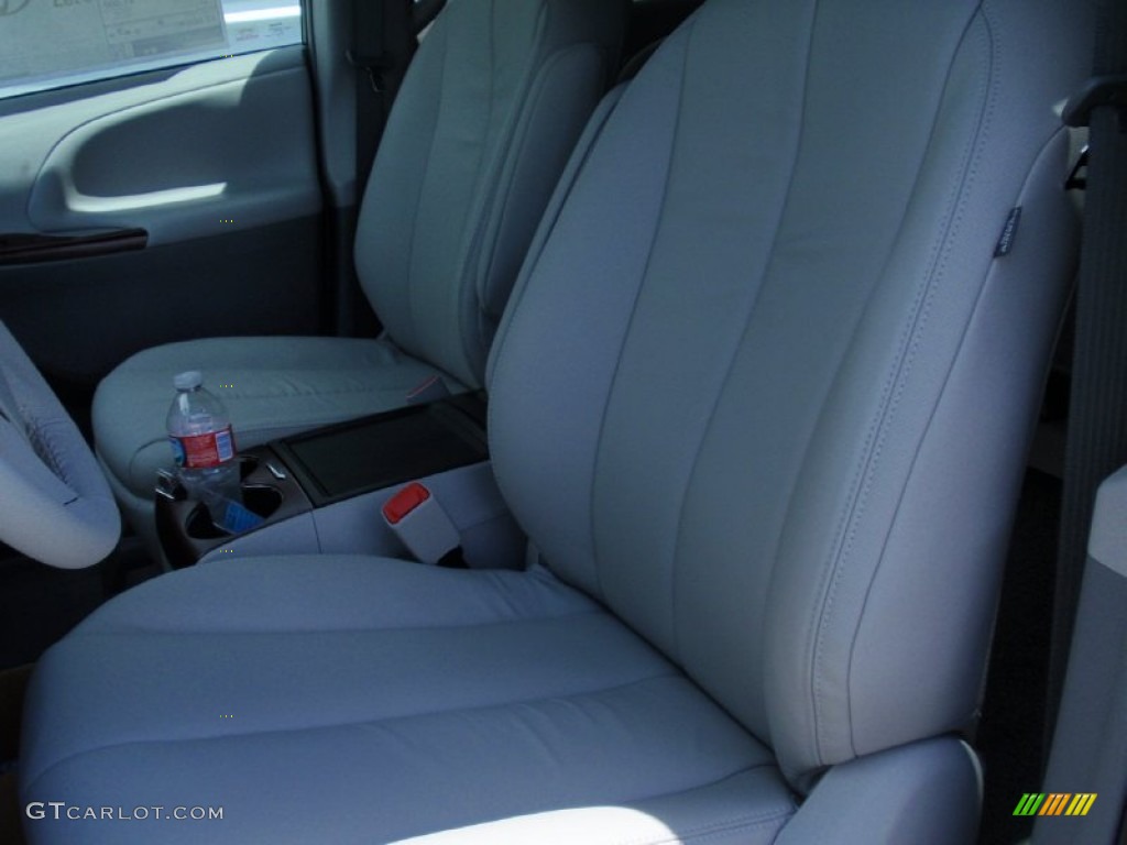 2014 Sienna XLE - Silver Sky Metallic / Light Gray photo #29