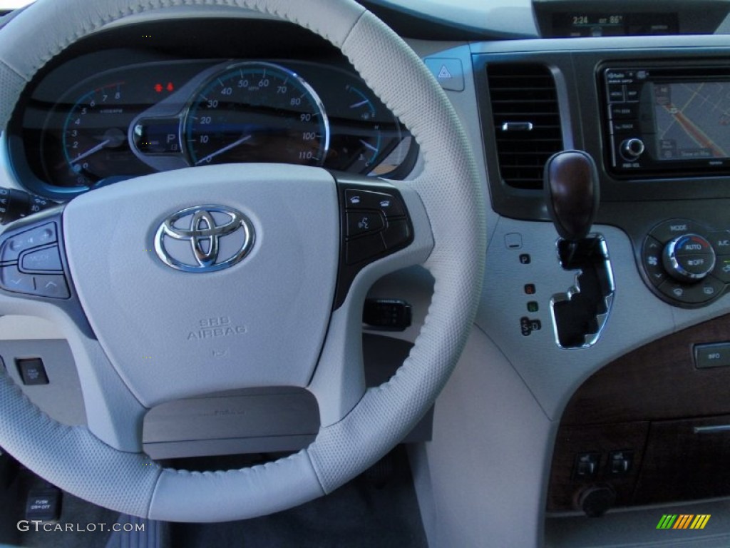 2014 Sienna XLE - Silver Sky Metallic / Light Gray photo #31