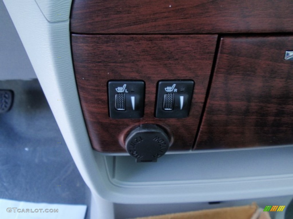 2014 Sienna XLE - Silver Sky Metallic / Light Gray photo #33