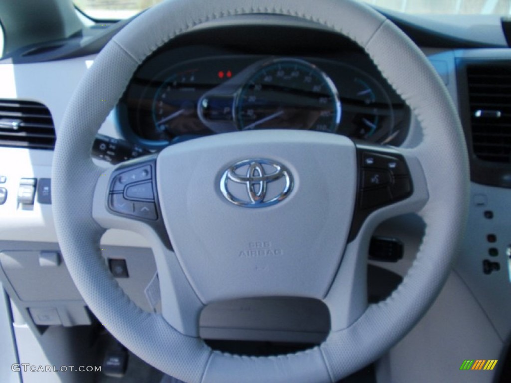 2014 Sienna XLE - Silver Sky Metallic / Light Gray photo #34