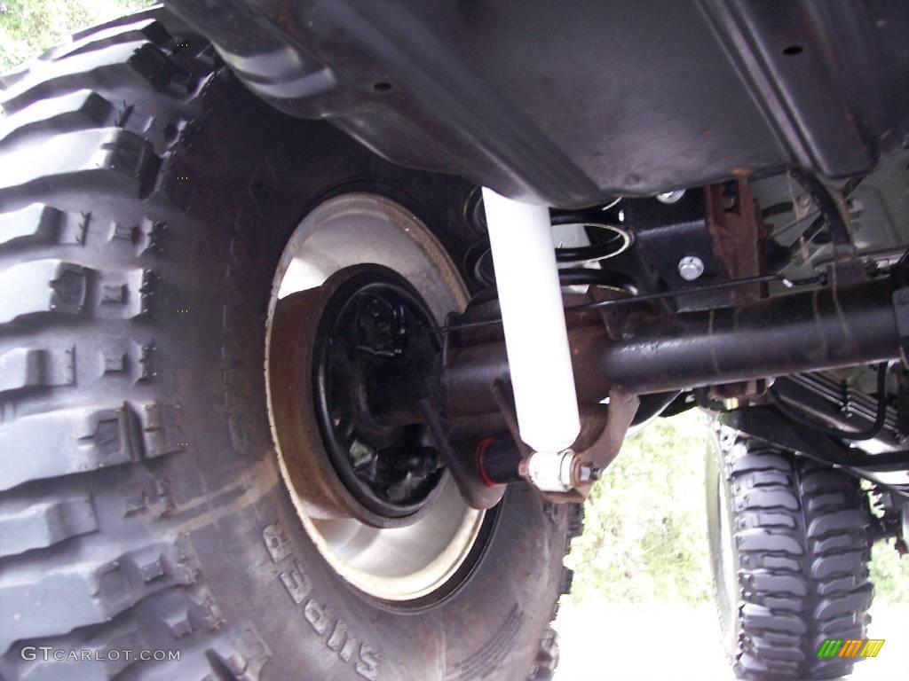 2004 Jeep Wrangler Willys Edition 4x4 Undercarriage Photos