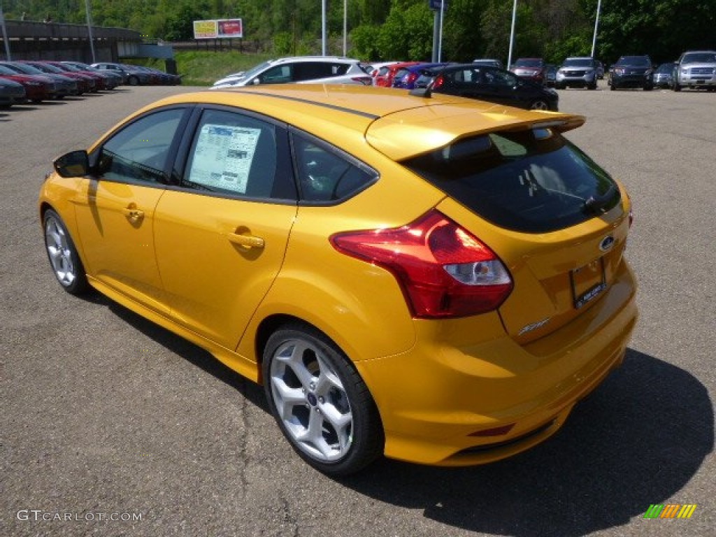 2014 Focus ST Hatchback - Tangerine Scream / ST Tangerine Scream/Charcoal Black Recaro Sport Seats photo #6