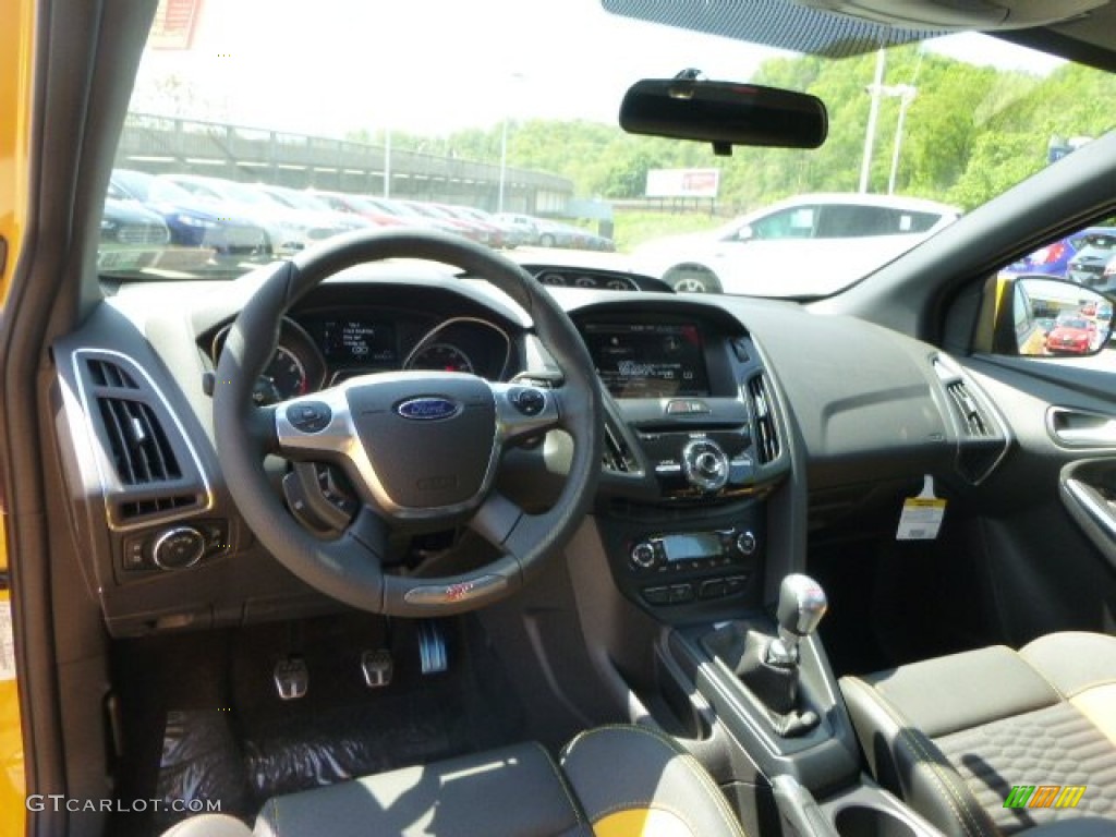 2014 Focus ST Hatchback - Tangerine Scream / ST Tangerine Scream/Charcoal Black Recaro Sport Seats photo #12