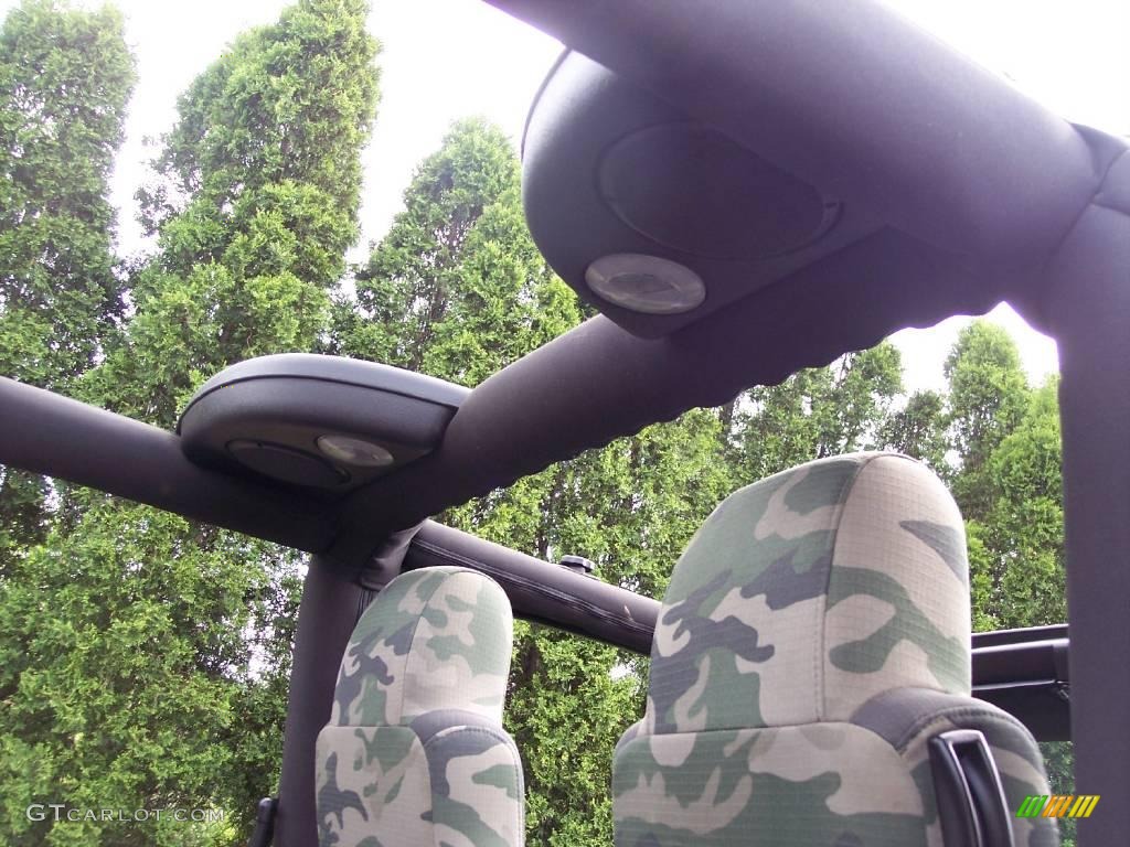 2004 Wrangler Willys Edition 4x4 - Moss Green Pearlcoat / Camouflage photo #107