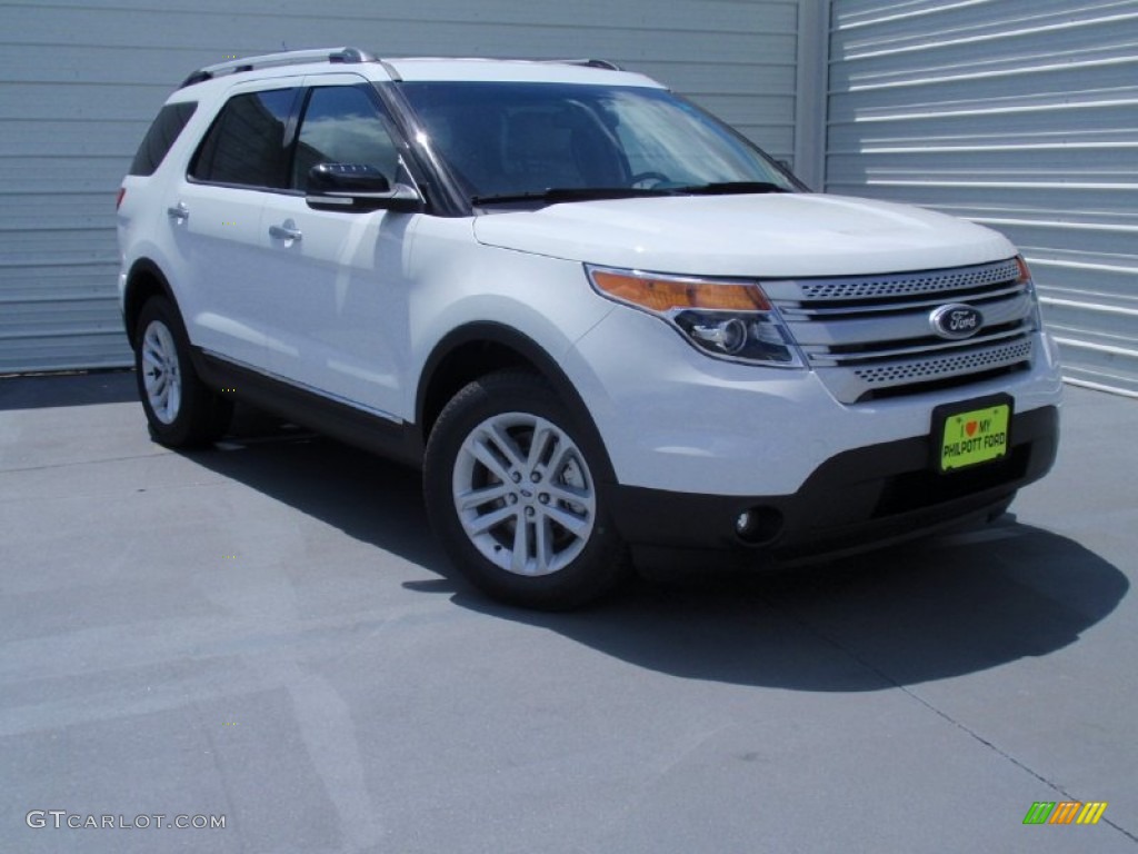 2014 Explorer XLT - Oxford White / Medium Light Stone photo #1