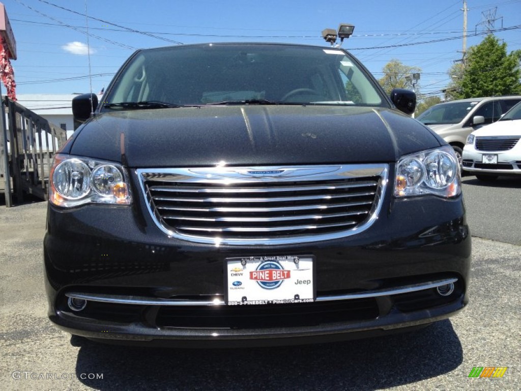 2014 Town & Country Touring - Brilliant Black Crystal Pearl / Black/Light Graystone photo #2