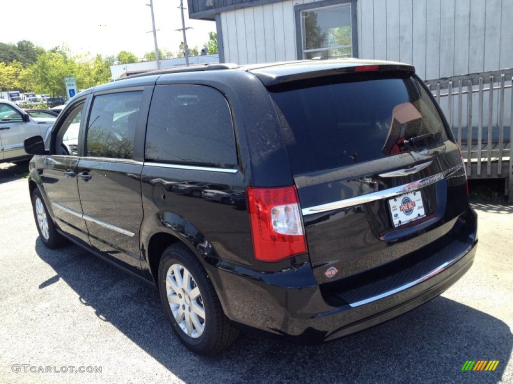 2014 Town & Country Touring - Brilliant Black Crystal Pearl / Black/Light Graystone photo #4