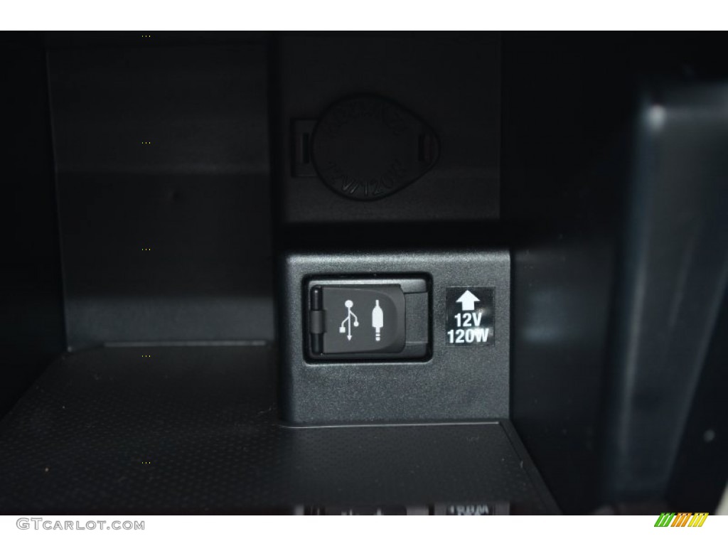 2014 Camry XLE - Attitude Black Metallic / Ivory photo #17