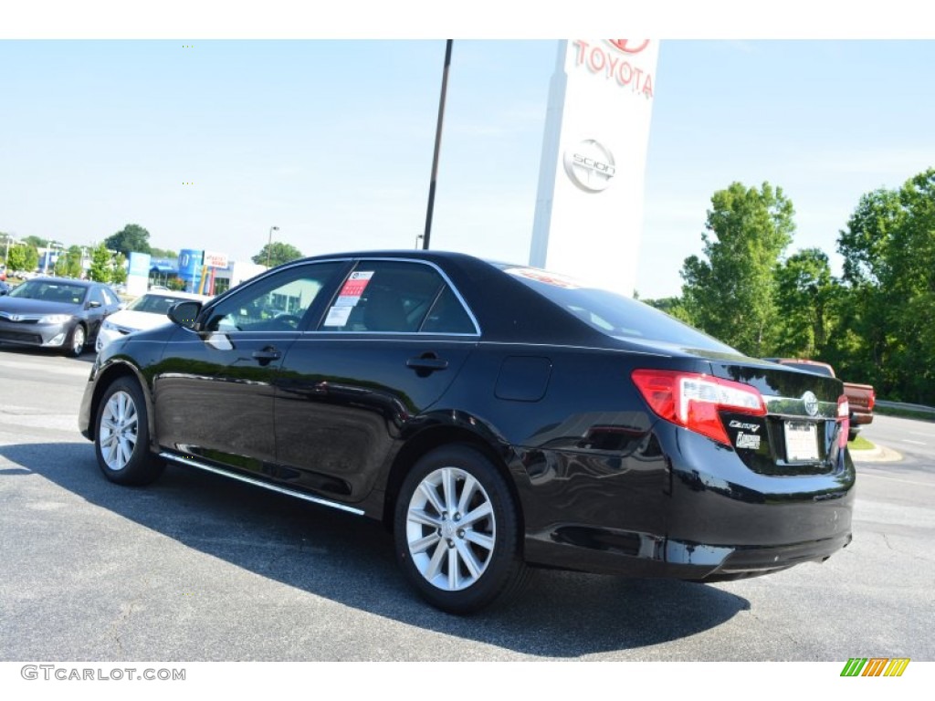 2014 Camry XLE - Attitude Black Metallic / Ivory photo #28