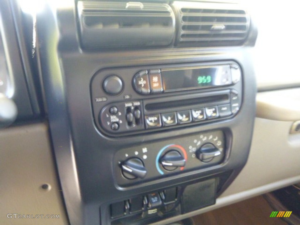 2004 Wrangler Sahara 4x4 - Black / Khaki photo #13