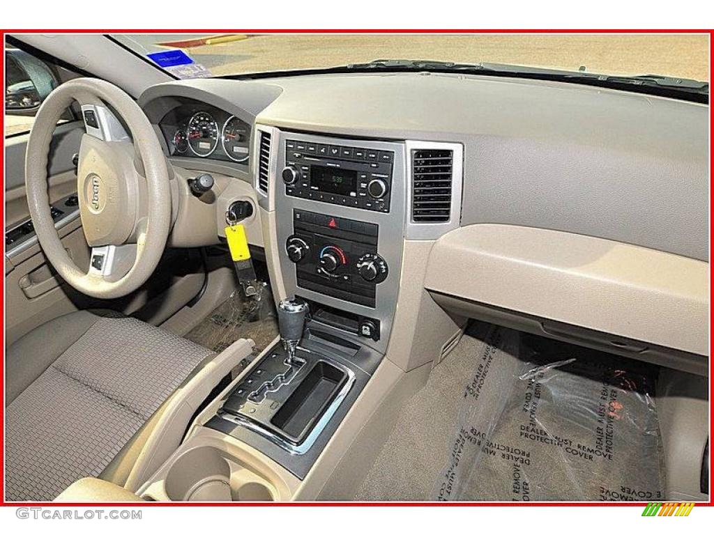 2008 Grand Cherokee Laredo - Bright Silver Metallic / Dark Slate Gray photo #21