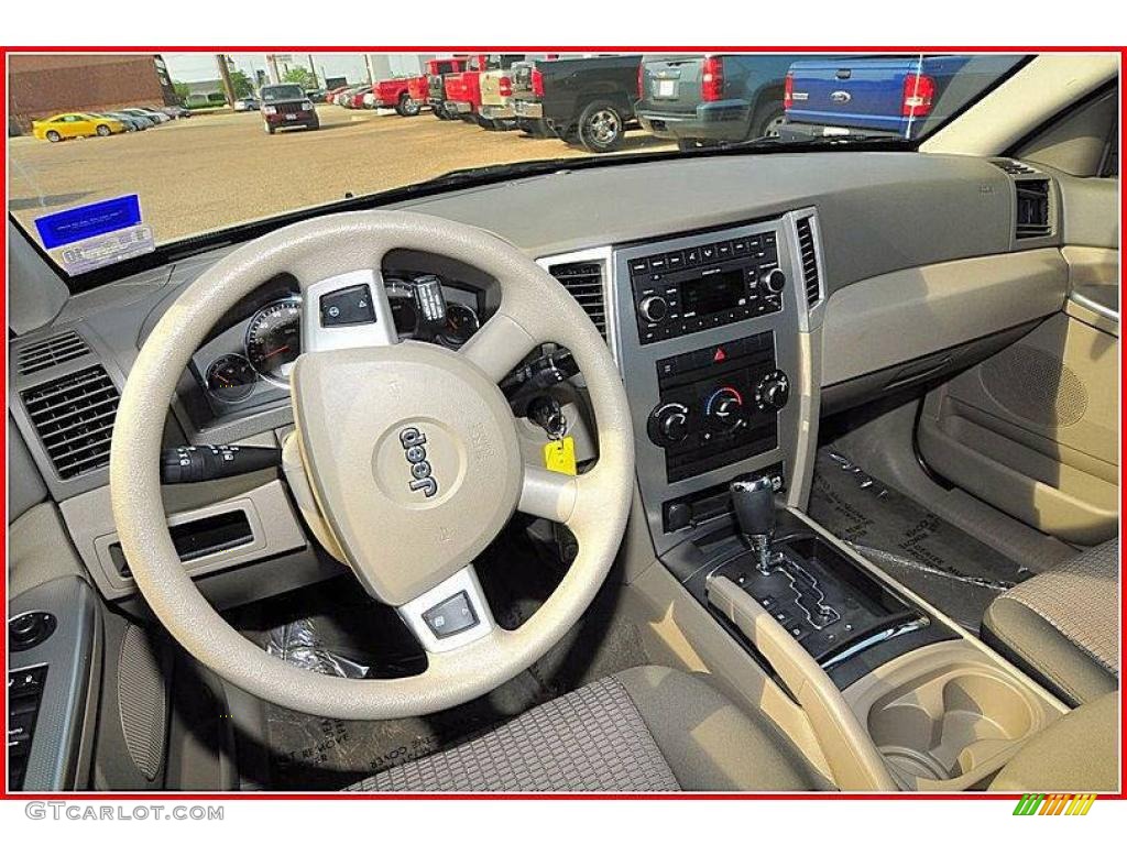 2008 Grand Cherokee Laredo - Bright Silver Metallic / Dark Slate Gray photo #22