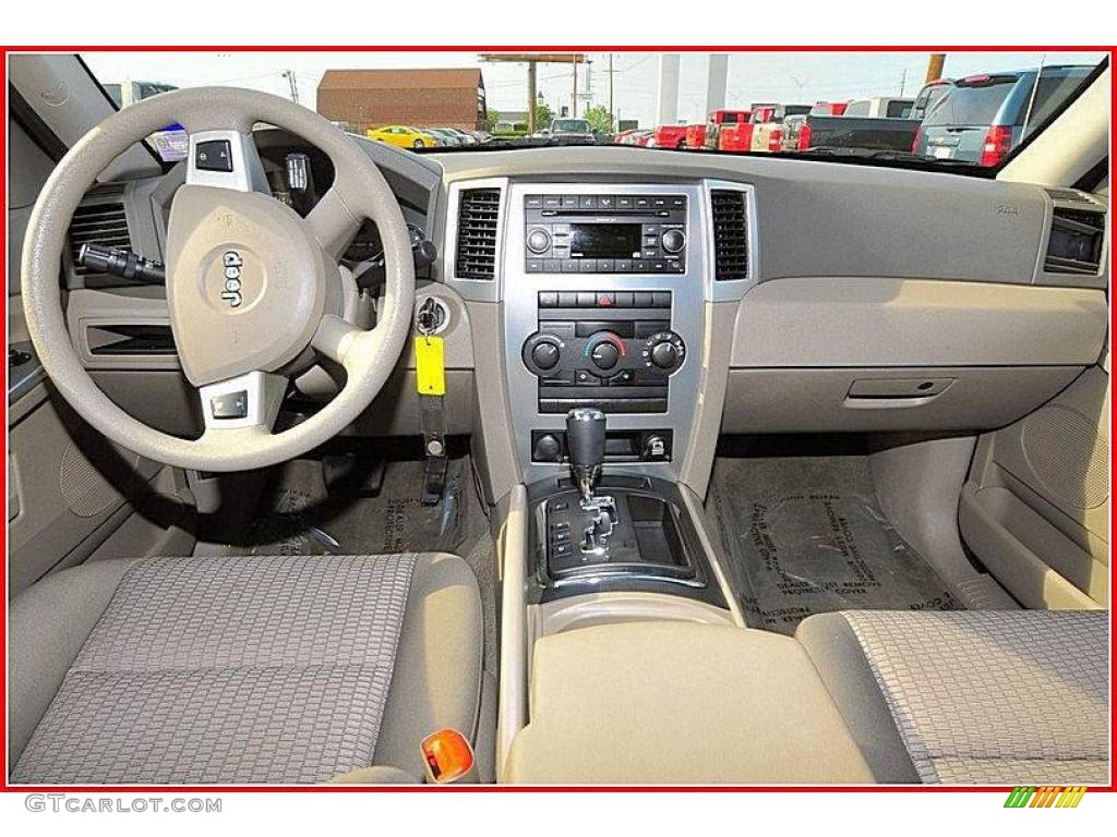 2008 Grand Cherokee Laredo - Bright Silver Metallic / Dark Slate Gray photo #24