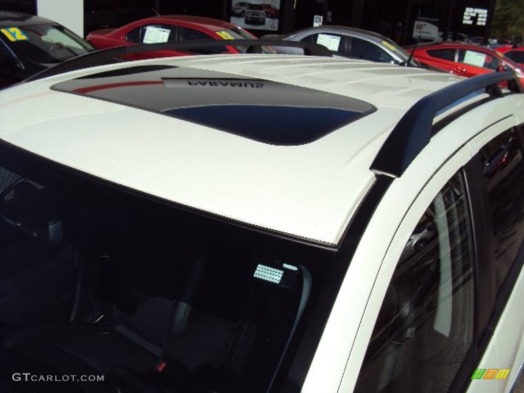 2012 Outlander SE AWD - Diamond White Pearl / Black photo #2