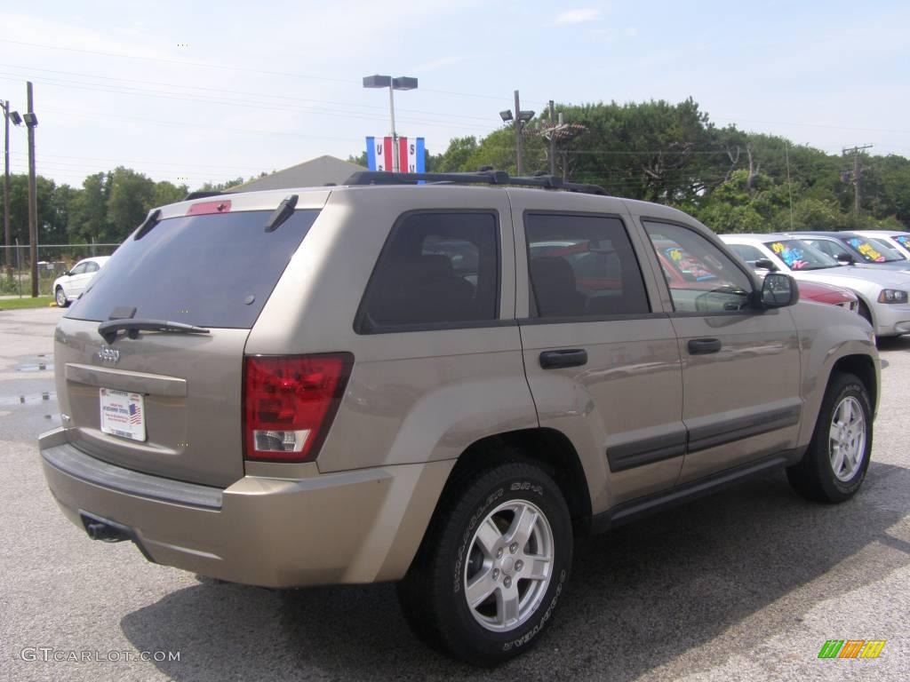 2006 Grand Cherokee Laredo - Light Khaki Metallic / Khaki photo #3