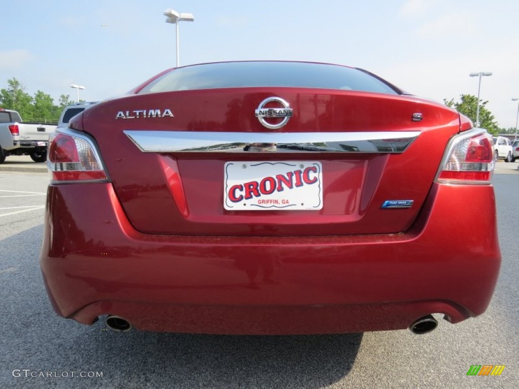 2014 Altima 2.5 S - Cayenne Red / Charcoal photo #4