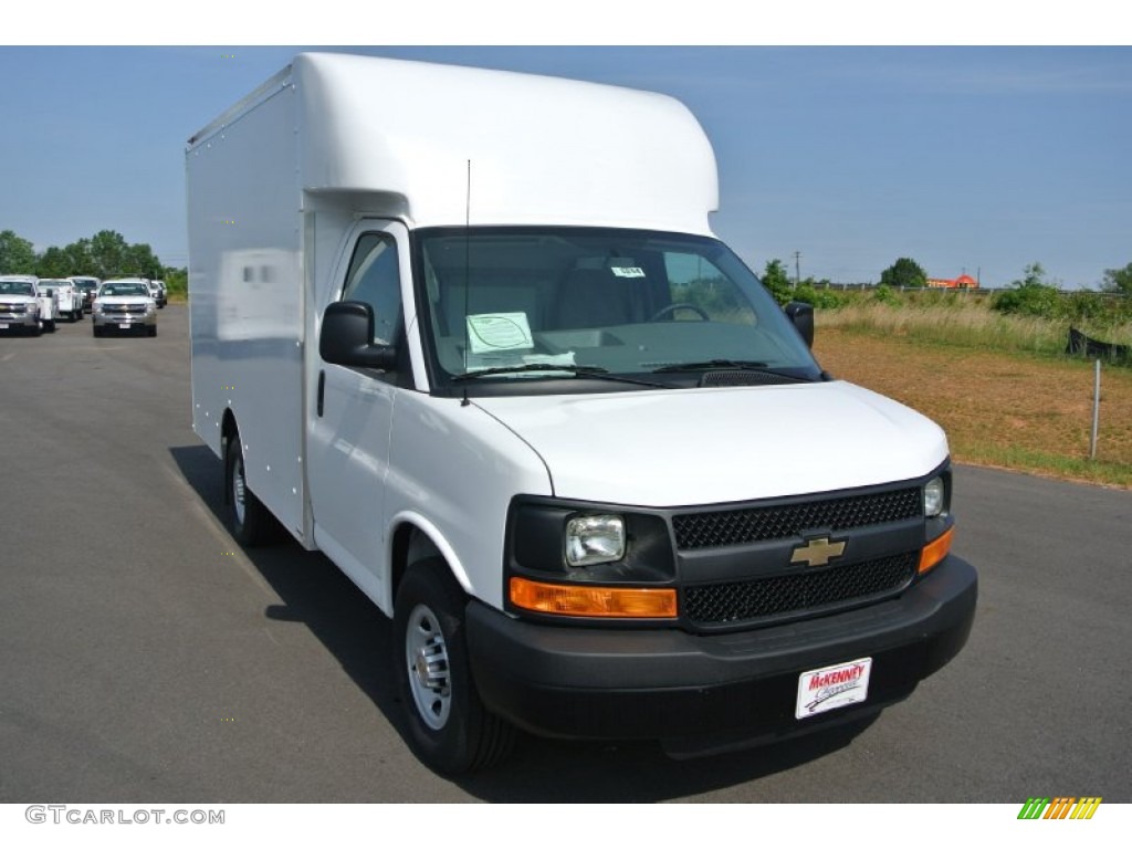 Summit White Chevrolet Express Cutaway