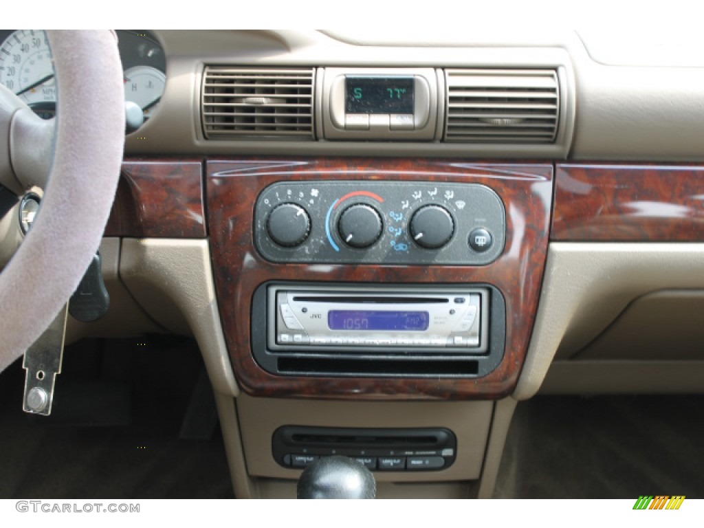 2001 Sebring LXi Sedan - Champagne Pearlcoat / Taupe photo #12