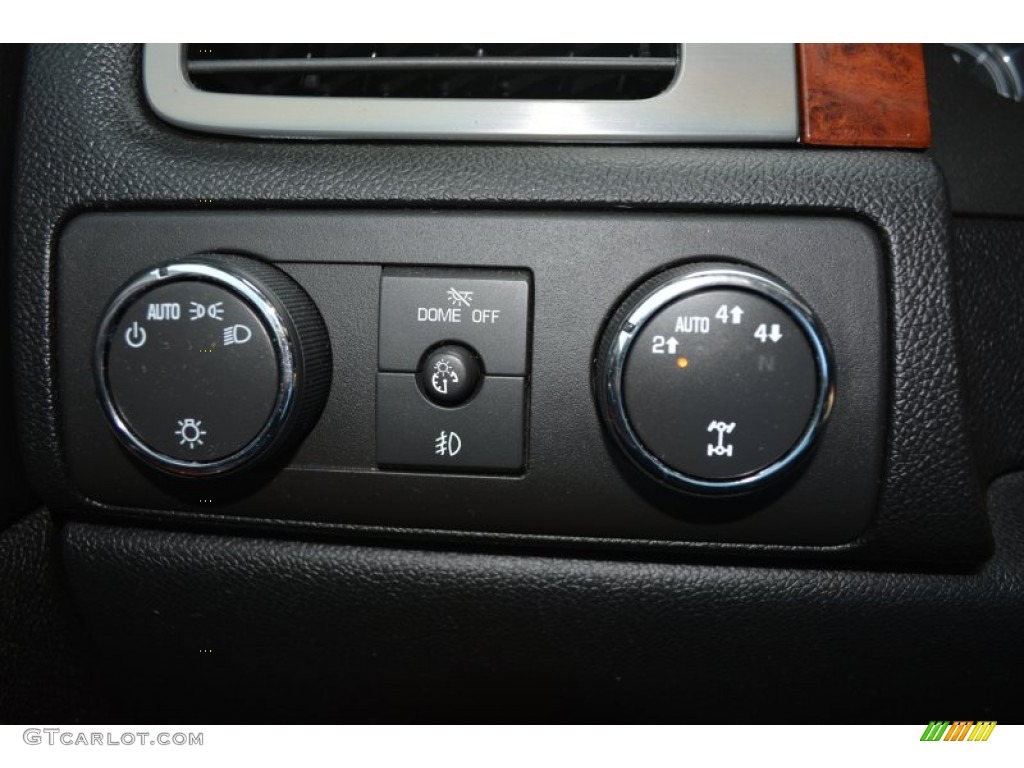 2011 Avalanche LTZ 4x4 - Victory Red / Ebony photo #29
