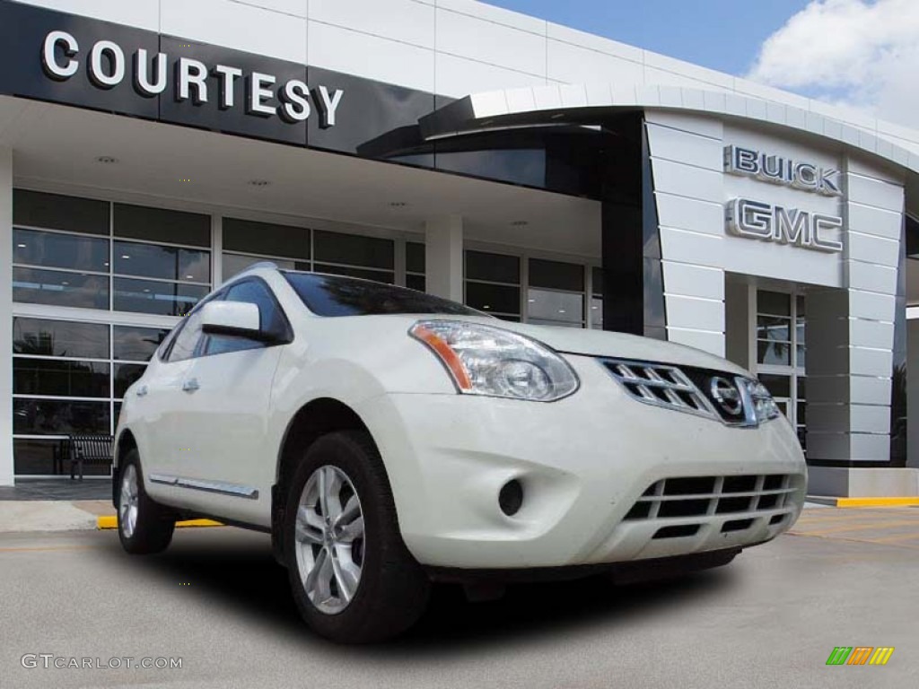 Pearl White Nissan Rogue