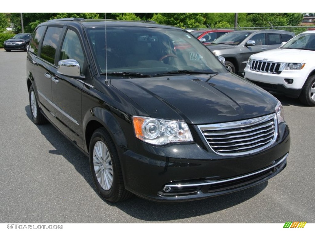 2014 Town & Country Limited - Brilliant Black Crystal Pearl / Dark Frost Beige/Medium Frost Beige photo #2