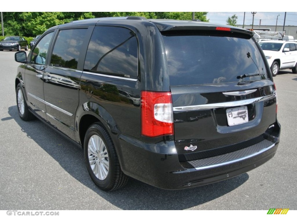 2014 Town & Country Limited - Brilliant Black Crystal Pearl / Dark Frost Beige/Medium Frost Beige photo #4