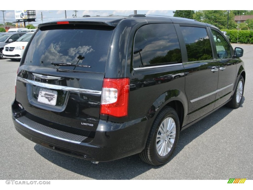2014 Town & Country Limited - Brilliant Black Crystal Pearl / Dark Frost Beige/Medium Frost Beige photo #5