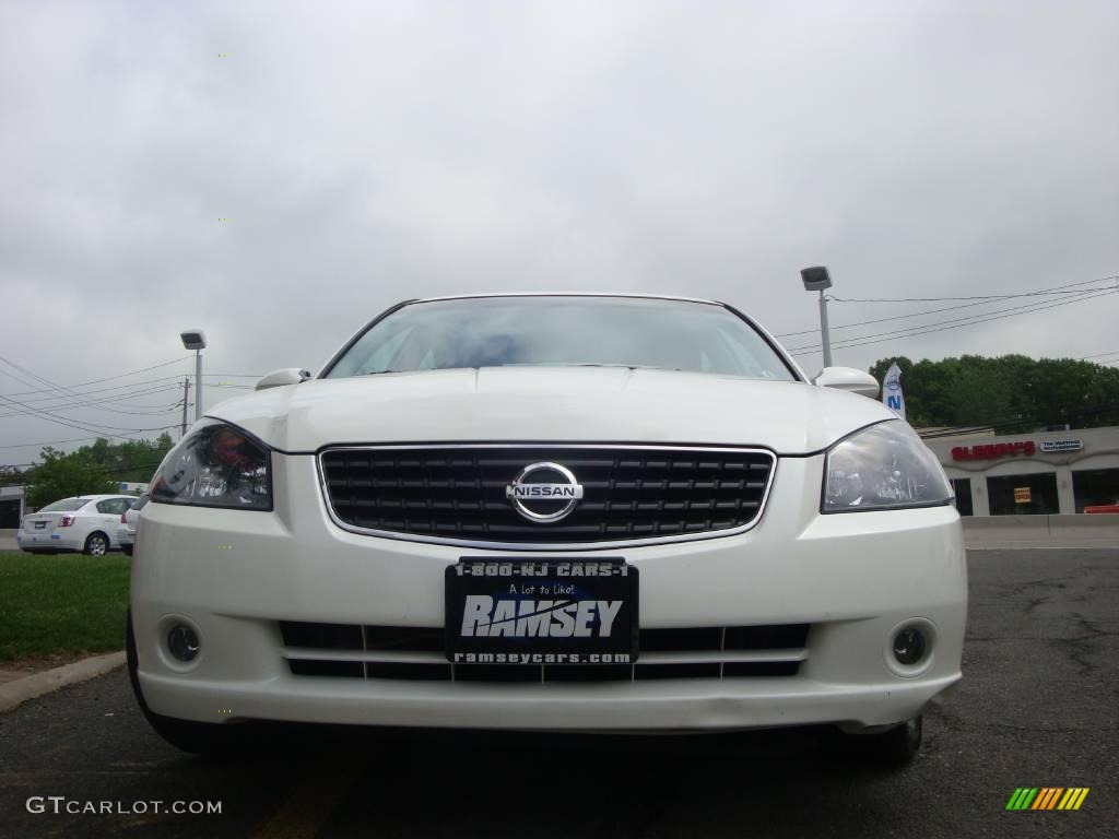 2005 Altima 3.5 SE - Satin White Pearl / Frost Gray photo #1