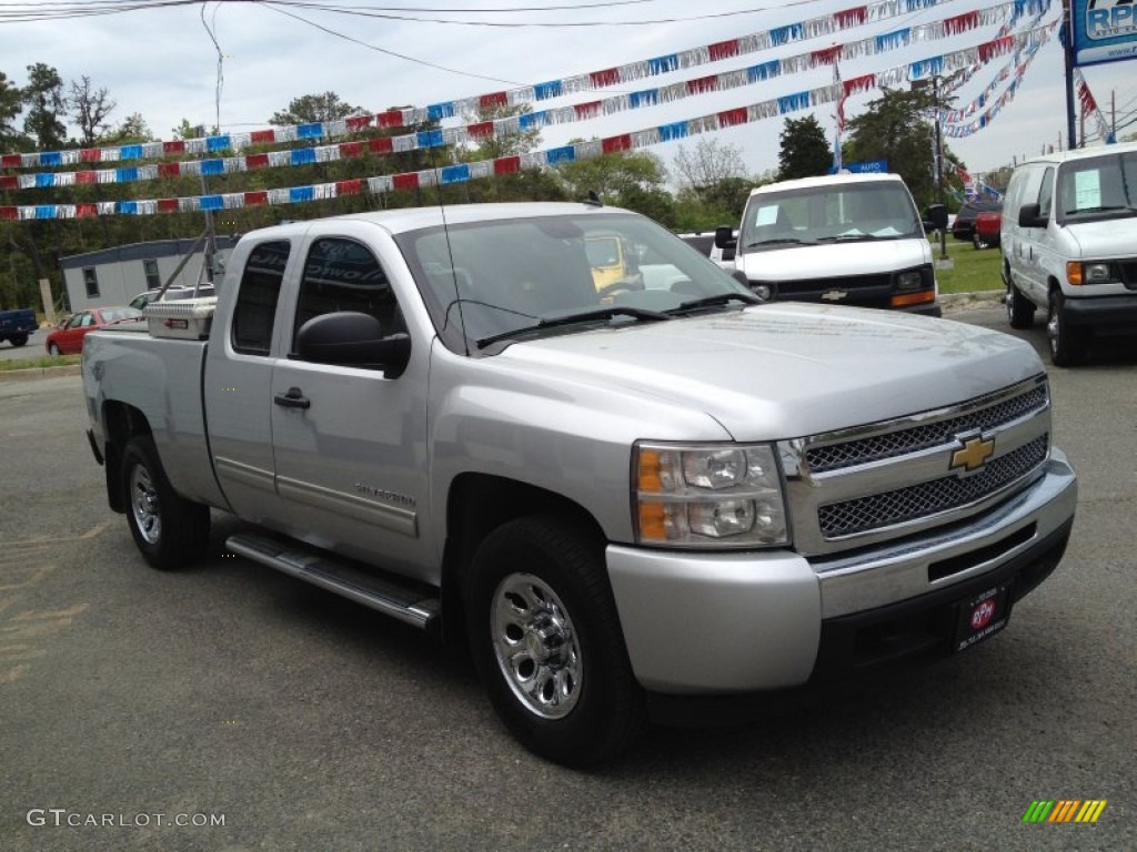 2011 Silverado 1500 LS Extended Cab 4x4 - Sheer Silver Metallic / Dark Titanium photo #3