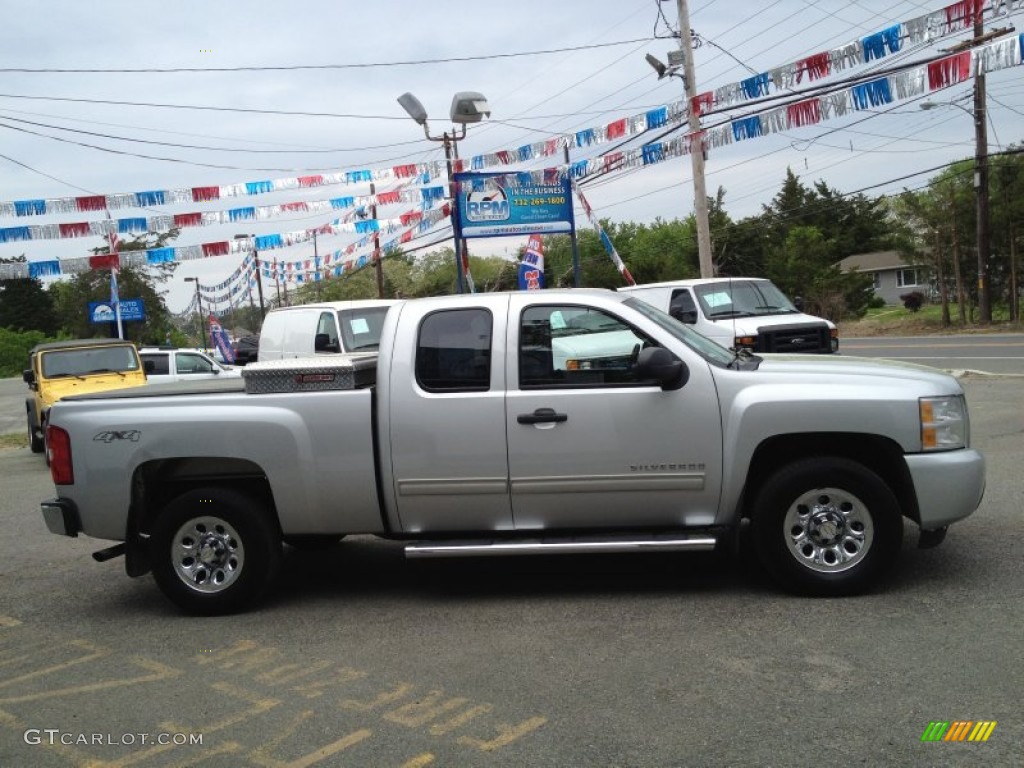 2011 Silverado 1500 LS Extended Cab 4x4 - Sheer Silver Metallic / Dark Titanium photo #4
