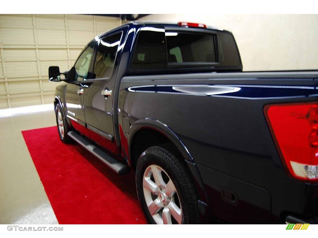 2008 Titan LE Crew Cab - Majestic Blue / Charcoal photo #9