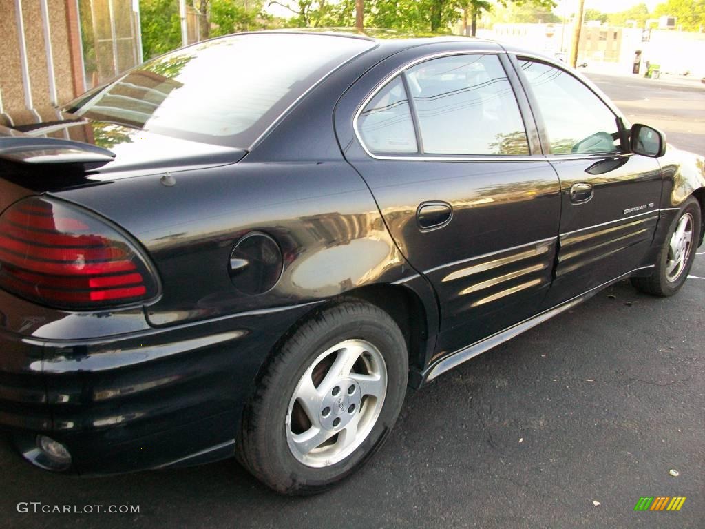 1999 Grand Am SE Sedan - Black / Dark Pewter photo #4