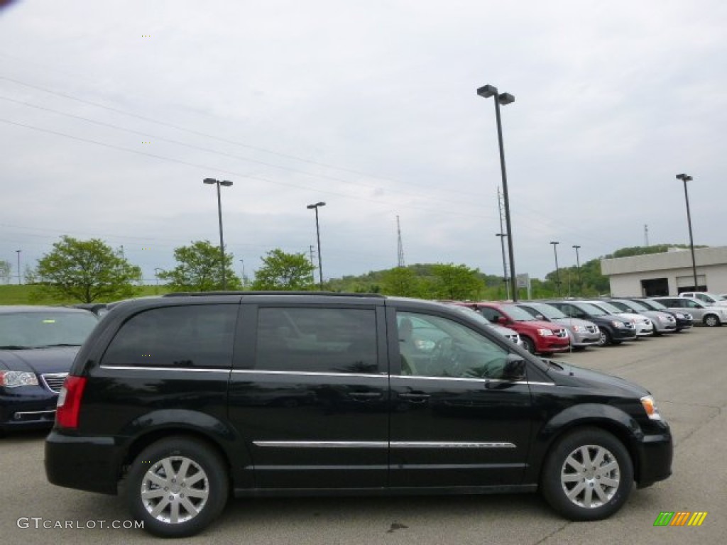 2014 Town & Country Touring - Brilliant Black Crystal Pearl / Dark Frost Beige/Medium Frost Beige photo #5