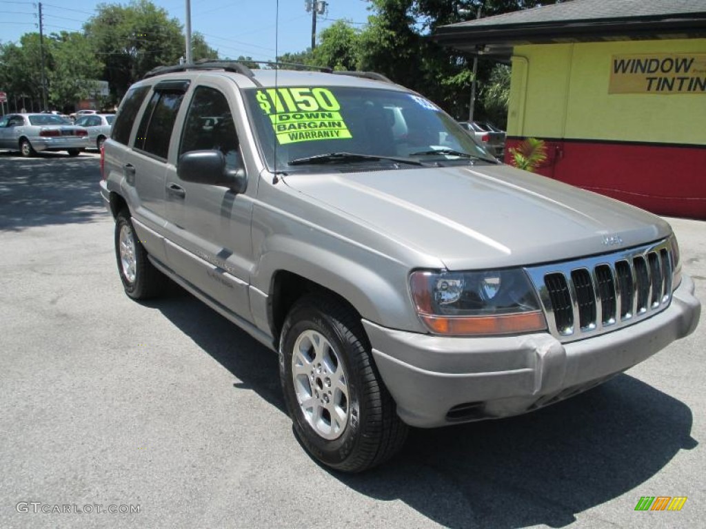 Silverstone Metallic Jeep Grand Cherokee