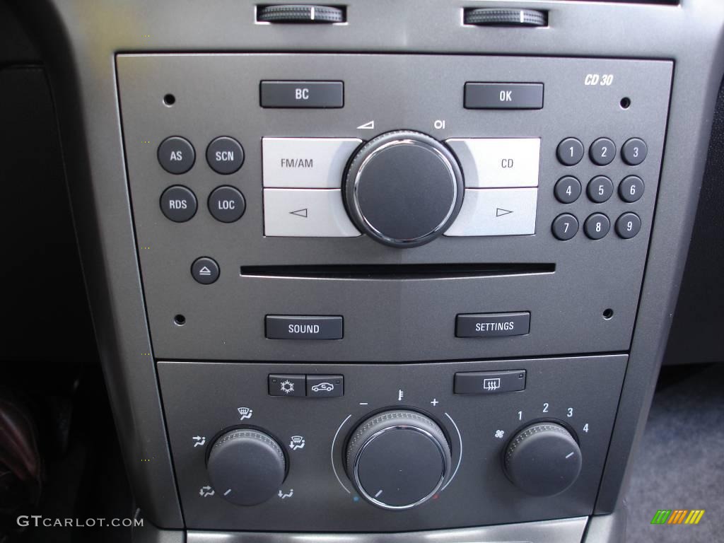 2008 Astra XE Sedan - Arctic White / Charcoal photo #13