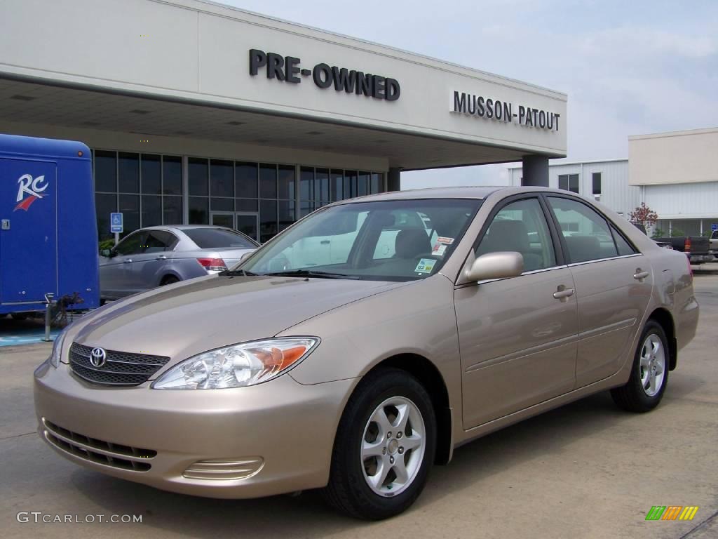 2002 Camry LE - Desert Sand Mica / Taupe photo #1
