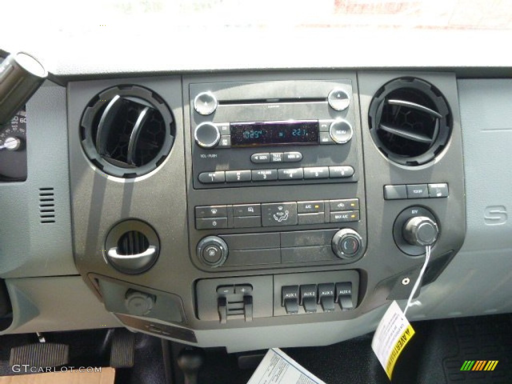 2014 Ford F550 Super Duty XL Regular Cab 4x4 Stake Truck Controls Photo #93753164