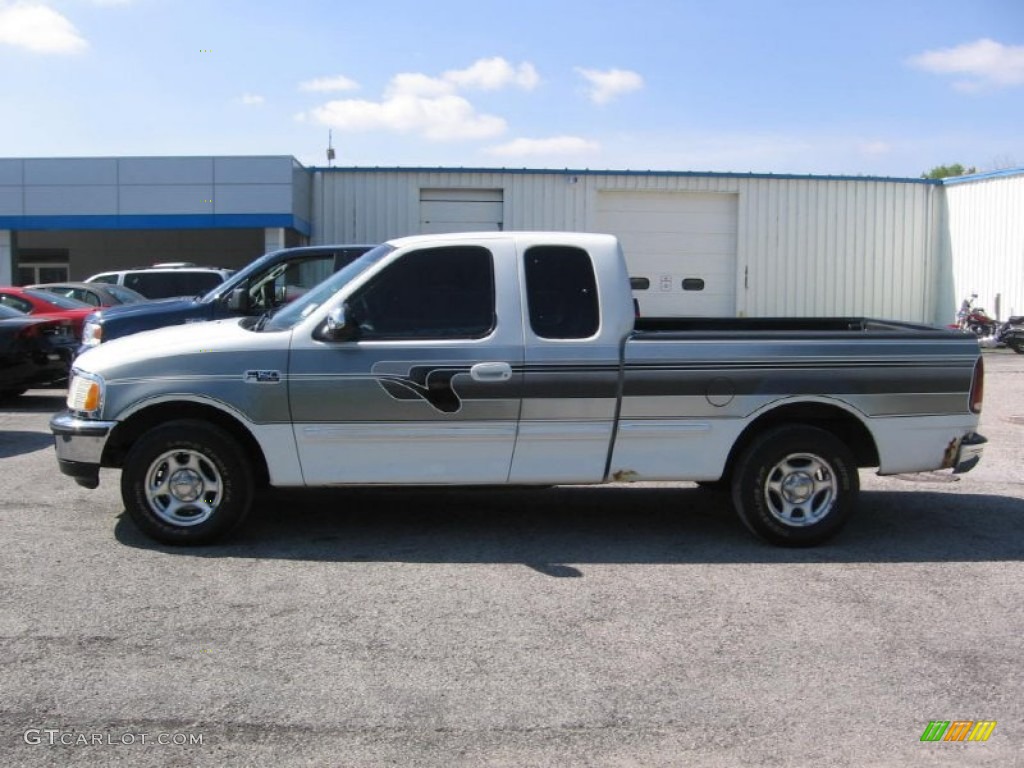 1997 F150 XLT Extended Cab - Oxford White / Medium Graphite photo #2