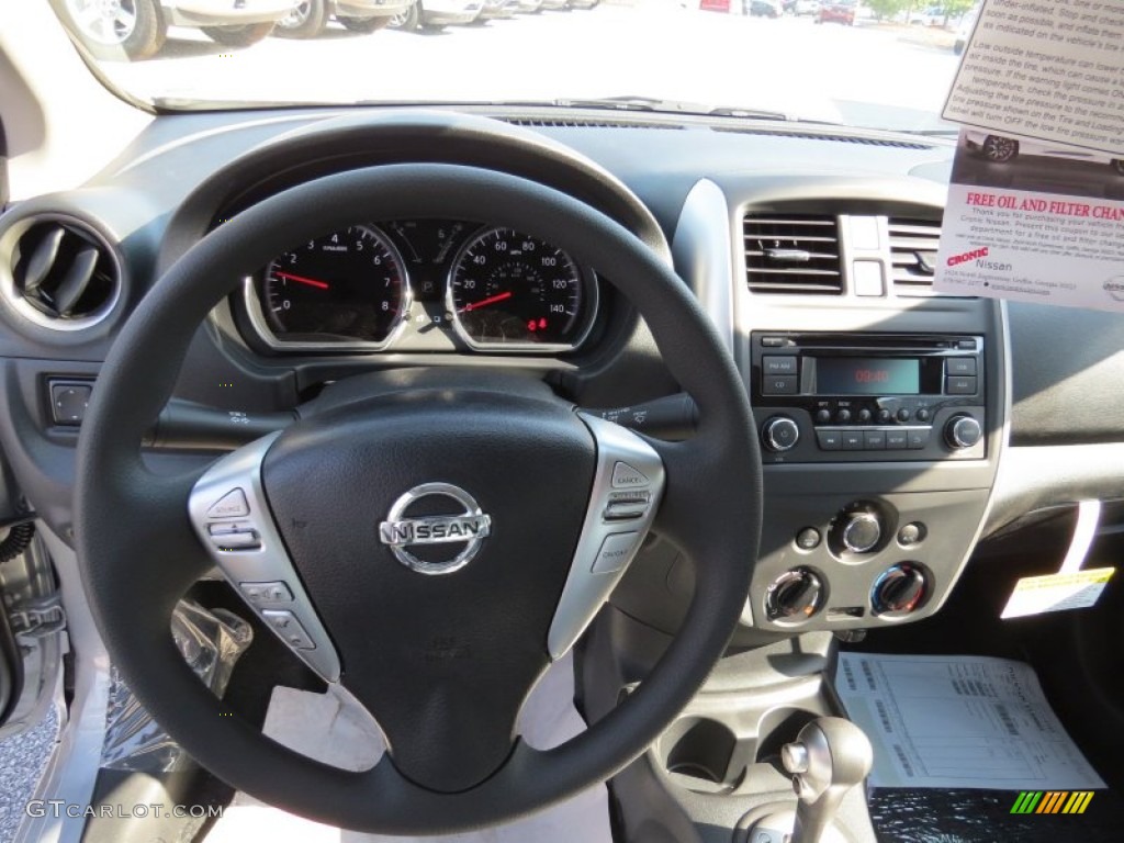 2015 Nissan Versa 1.6 SV Sedan Steering Wheel Photos